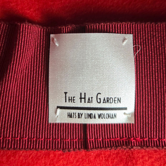 80s Vintage Red Wool Felt Classic Millinery Short Brim The Hat Garden Cloche Hat - Picture 6 of 7